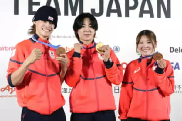 金メダル戸塚「努力が報われた」　スノボHPメダリストが会見
