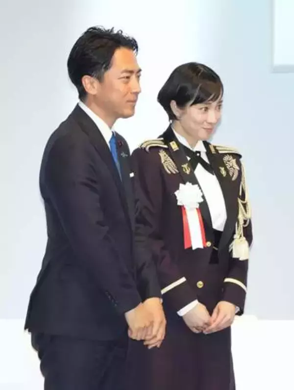 自衛官が自民党大会で歌唱　政治行為制限の法に抵触か