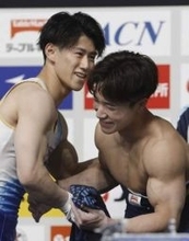 橋本首位、V3狙う岡2位　体操NHK杯、男子1回目