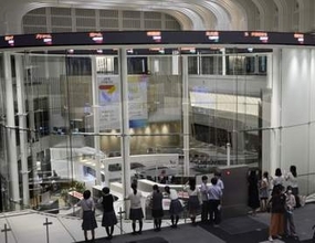 東証大幅続伸、終値1802円高　ハイテク株上昇、中東警戒和らぐ