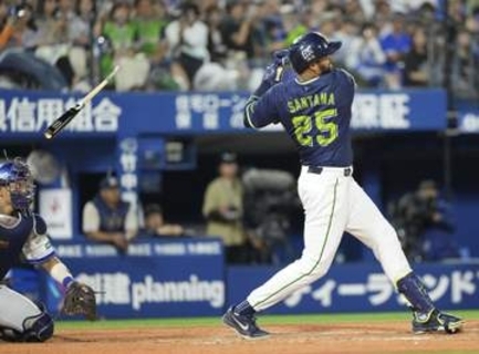 DeNA松尾、折れたバット直撃　頭部負傷で交代