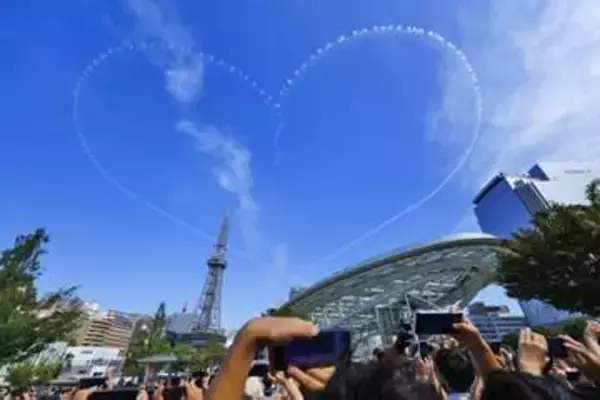 愛知の青空にブルーインパルス　アジア大会を記念
