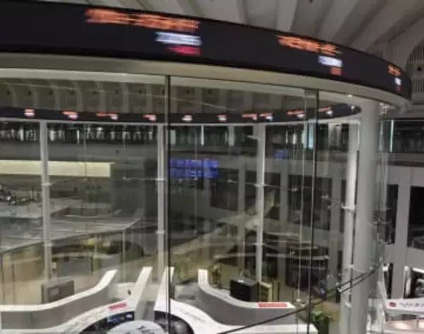 東証、午前終値は5万3274円　半導体買いも利益確定売り