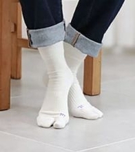 高齢者の安定歩行サポート、進化する靴下　血行促進、心地よい眠り【経済トレンド】