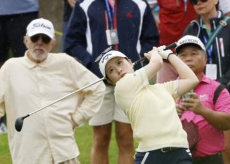 ゴルフ西村優菜が米ツアー初勝利　首位譲らず