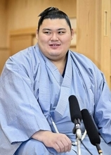 大の里「強い横綱へ稽古」　秋場所で1年ぶり復活優勝