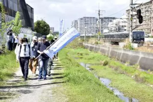 尼崎脱線、事故風化防止願い歩く　発生21年を前に負傷者や家族ら