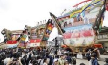 能登被災地で春告げる祭り　巨大な山車、こいのぼりも
