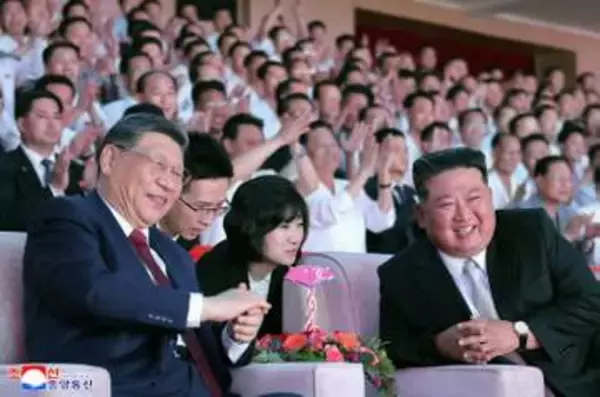 習近平氏、平壌で珍しい眼鏡姿　北朝鮮側が写真報じる