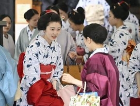 そろいの浴衣で芸上達を祈願　京都の舞妓ら「お千度」