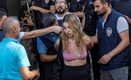 性的少数者パレードを警察が阻止　トルコ、200人超拘束
