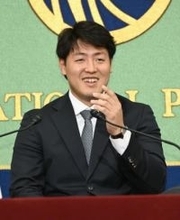 米移籍の岡本和真「こつこつと」　日本記者クラブで会見
