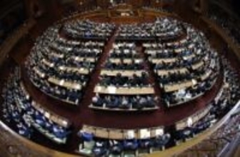 中道「巨大与党の横暴許さず」　一部野党は政権協力を示唆