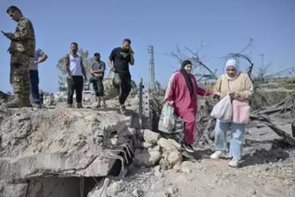 停戦に「安堵」「平和感じない」　ベイルートで祝砲も、思い交錯