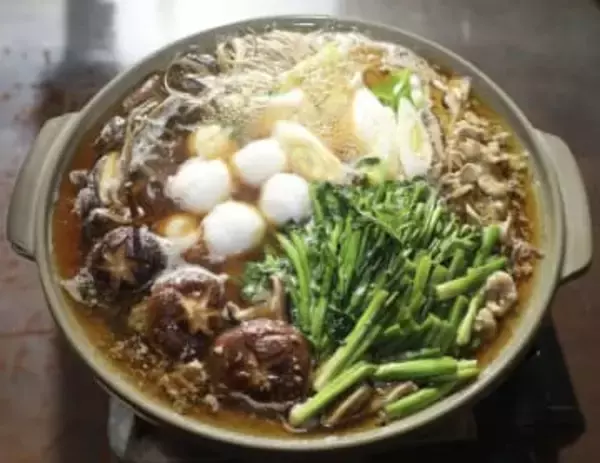 秋田の冬、きりたんぽと並ぶもう一つの味　材料は同じコメ、家では団子の「だまこ鍋」