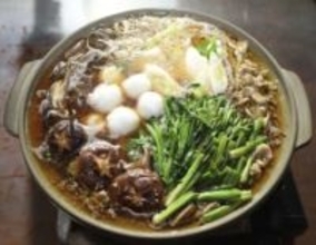 秋田の冬、きりたんぽと並ぶもう一つの味　材料は同じコメ、家では団子の「だまこ鍋」