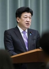 首相の米大統領賛辞に理解　官房長官「建前ではない」