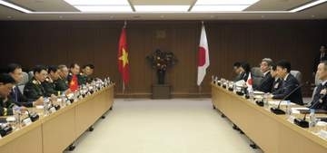 小泉氏「日越の連携重要」　副首相と防衛協力議論