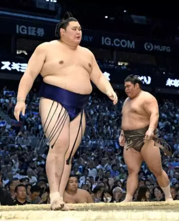 大の里白星先行、豊昇龍5勝目　全勝消え、霧島ら1敗7人