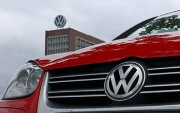 VW、再建へ大規模リストラ　10万人削減、車種半減も