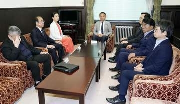 野党、農相辞任要求で一致　問責決議案提出も検討