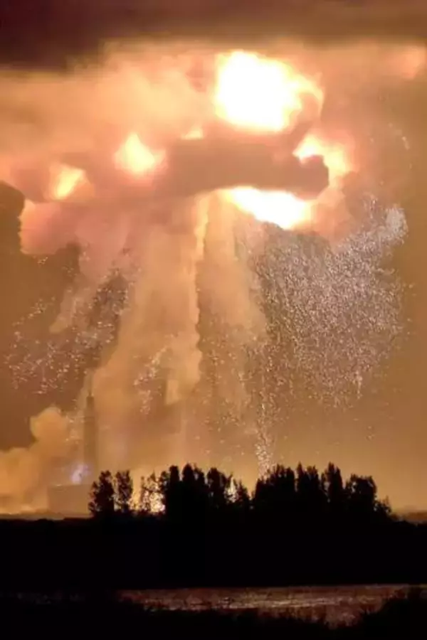 米大型ロケット、試験中に爆発　ベゾス氏の宇宙企業、けが人なし