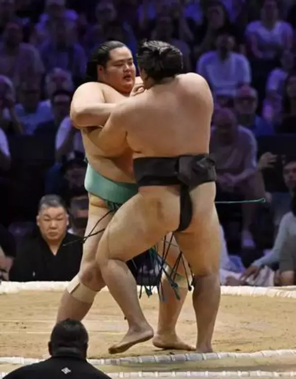 大相撲パリ公演、初日優勝は琴桜　霧島との大関対決制す