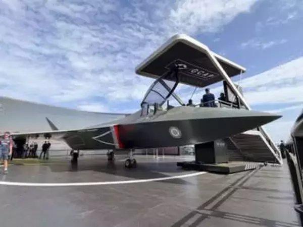 日英伊、次期戦闘機開発を発信　最大級国際航空ショー、模型展示