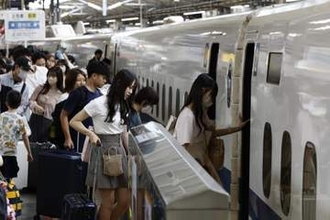 11年ぶり5連休で駅や空港混雑　シルバーウイーク開始