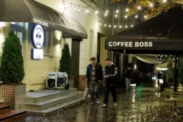 若者の欧州渡航急増に懸念　ウクライナ政府の出国許可で