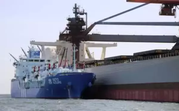 LNG船に海上で燃料供給　大阪ガス、広島で運用開始