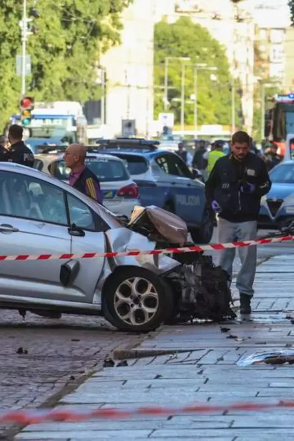 イタリアで歩行者に車突っ込む　北部モデナ、8人けが