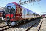 「近鉄、帰宅ラッシュに座れる列車　1日1本「すわれ～る」」の画像1