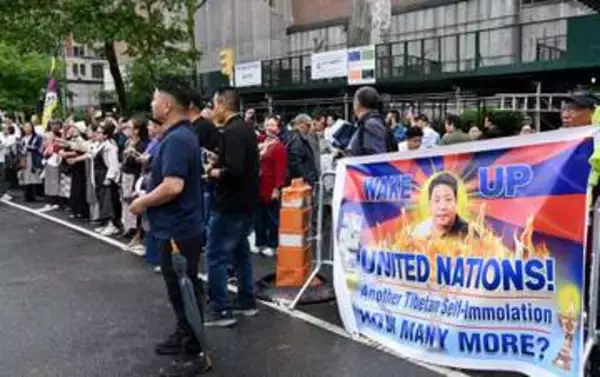国連前でチベット人ら抗議　焼身自殺受け「解放せよ」