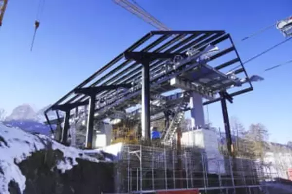 観客輸送のケーブルカー開通せず　地元勢活躍も、建設遅延