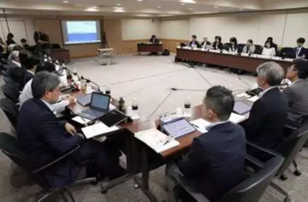 年金「第3号」縮小へ検討着手　子育て・介護、配慮焦点