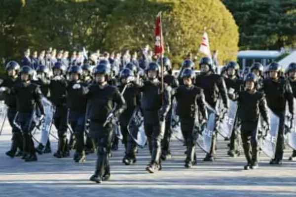 警視庁が年頭部隊出動訓練　「気迫と結束で任務遂行」