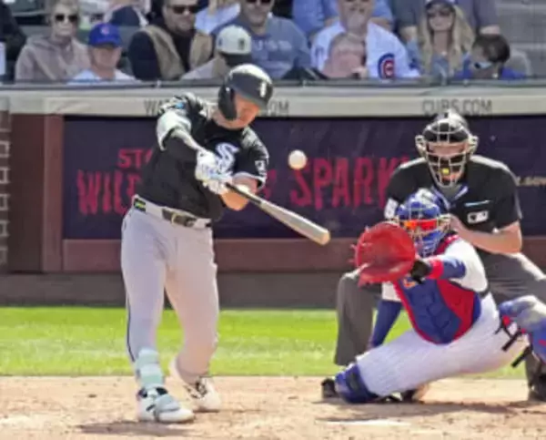 村上、初戦で2安打2打点　オープン戦開幕、鈴木は本塁打