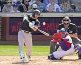 村上、初戦で2安打2打点　オープン戦開幕、鈴木は本塁打