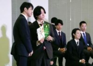 ミラノ金の戸塚「五輪で連覇を」　スノボ選手らが表彰式に出席