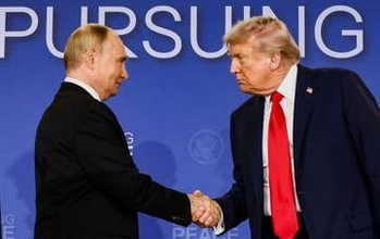 ウクライナ和平仲介、二転三転　トランプ氏、米ロ首脳会談1年