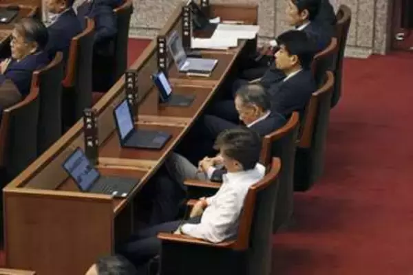 埼玉議会が異例の翌朝閉会　自民県議団長やじ巡り空転