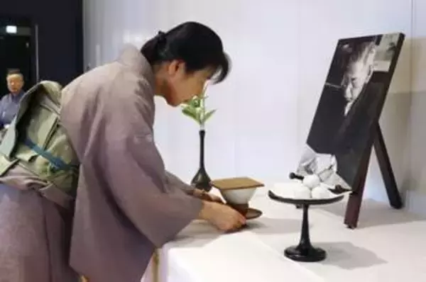 望郷詩「空青し山青し海青し」　佐藤春夫の命日、新宮で御供茶式
