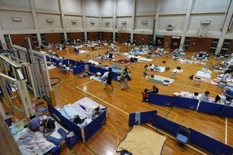 避難所冷房整備5年前倒しで調整　小中学校体育館、夏場の災害対応