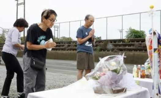 幼稚園に献花台、3歳女児悼む　静岡バス置き去り死から4年
