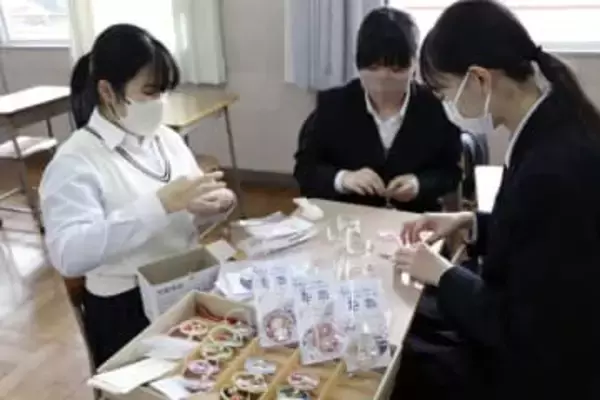 愛媛の規格外真珠、アクセサリーに変身　来年3月閉校の分校生徒、地域に一役