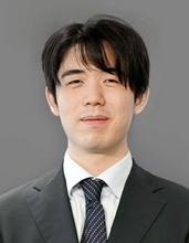 藤井聡太王位が勝ち、タイに　将棋、伊藤匠二冠を破る