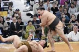 大関復帰の霧島「懐かしい」　伊勢神宮で春巡業開始