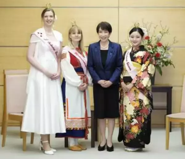 首相「親善の力、活躍を」　ドイツ・さくら女王ら激励