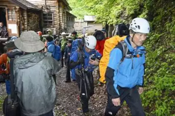 羅臼岳登山道を合同巡視　昨年ヒグマ死亡事故